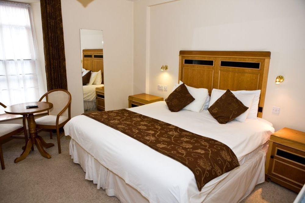 The Gateway Hotel Swinford Εξωτερικό φωτογραφία