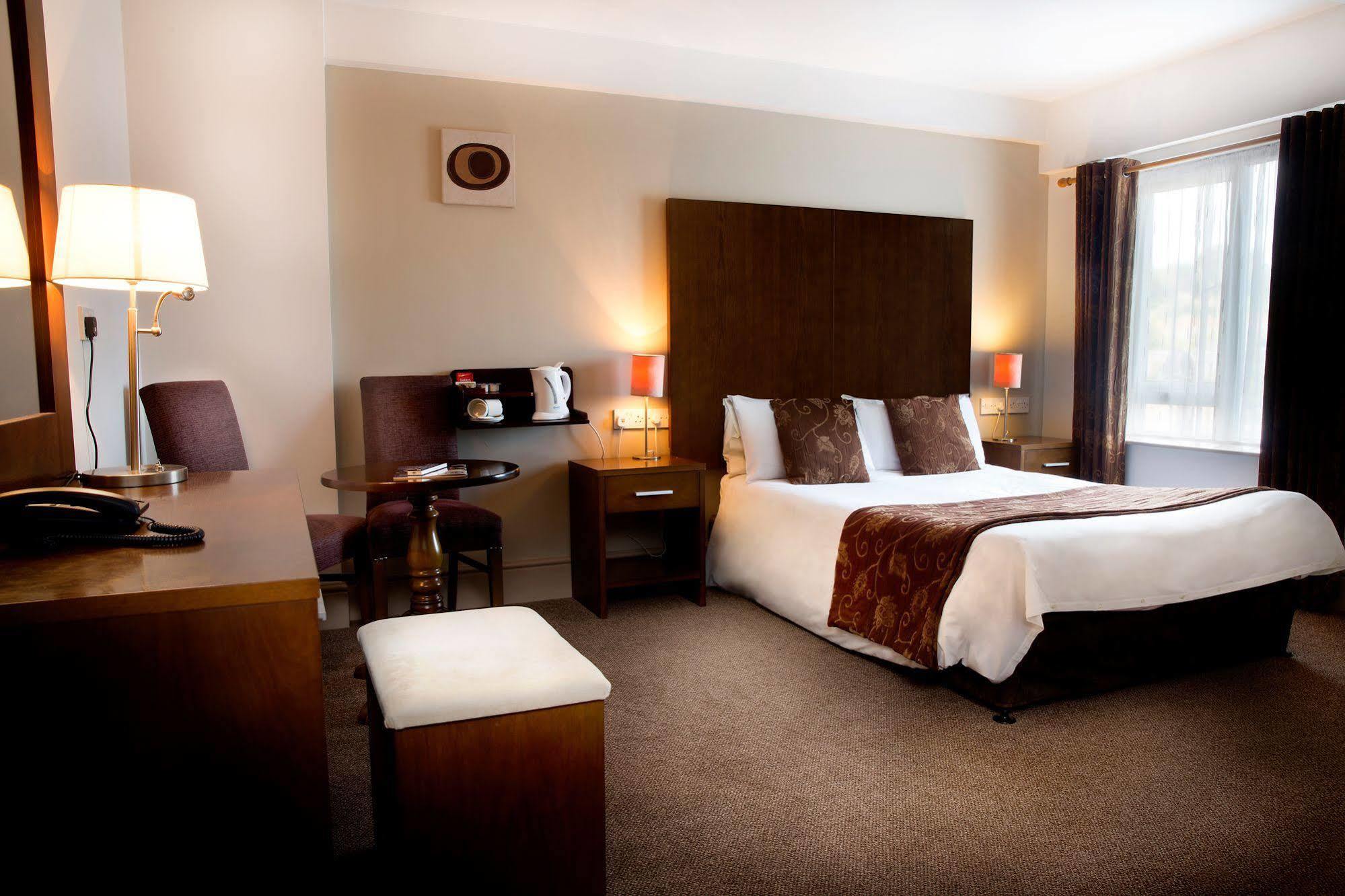 The Gateway Hotel Swinford Εξωτερικό φωτογραφία